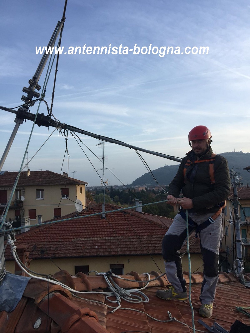 Smantellamento palo + antenna Yagi a Casalecchio di Reno (BO)