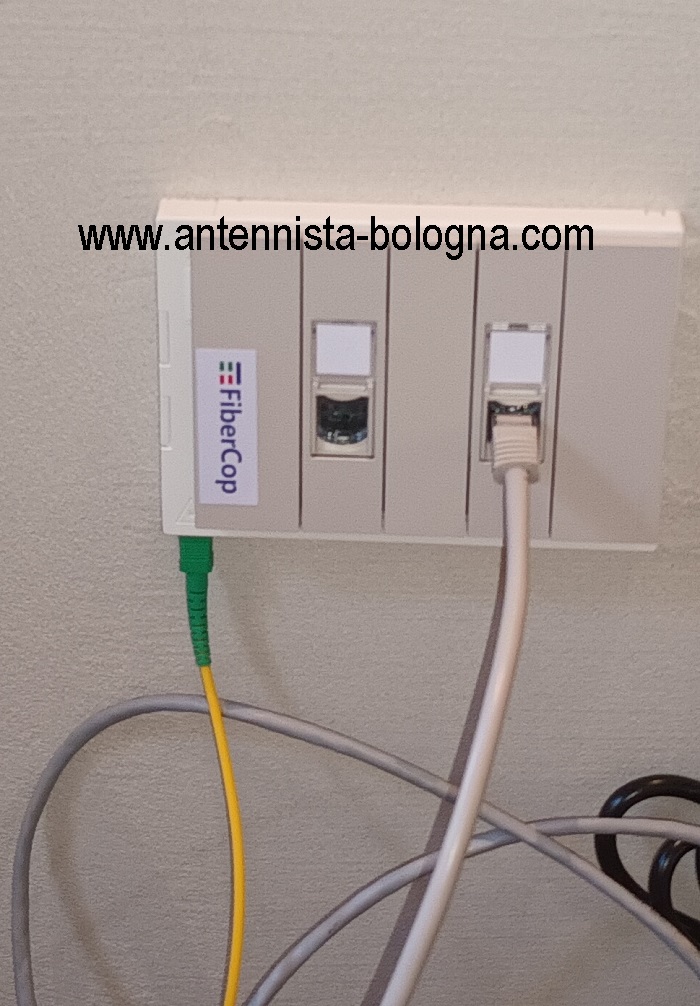 Borchia ottica FTTH compatibile BTicino Living Now installata a Bologna